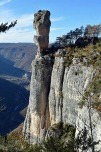 photo des différents paysages autour du village de Vébron, où se situe la Maison Emile Teissier, Chambres d'hôtes